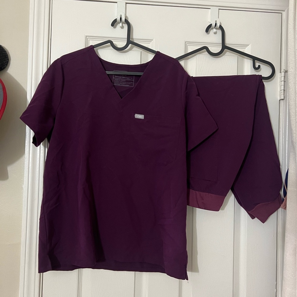 FIGS - Deep Purple Women's Scrubs Set